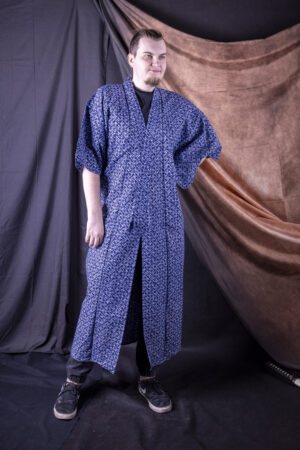 Yukata w kolorze ai-iro z geometrycznym wzorem