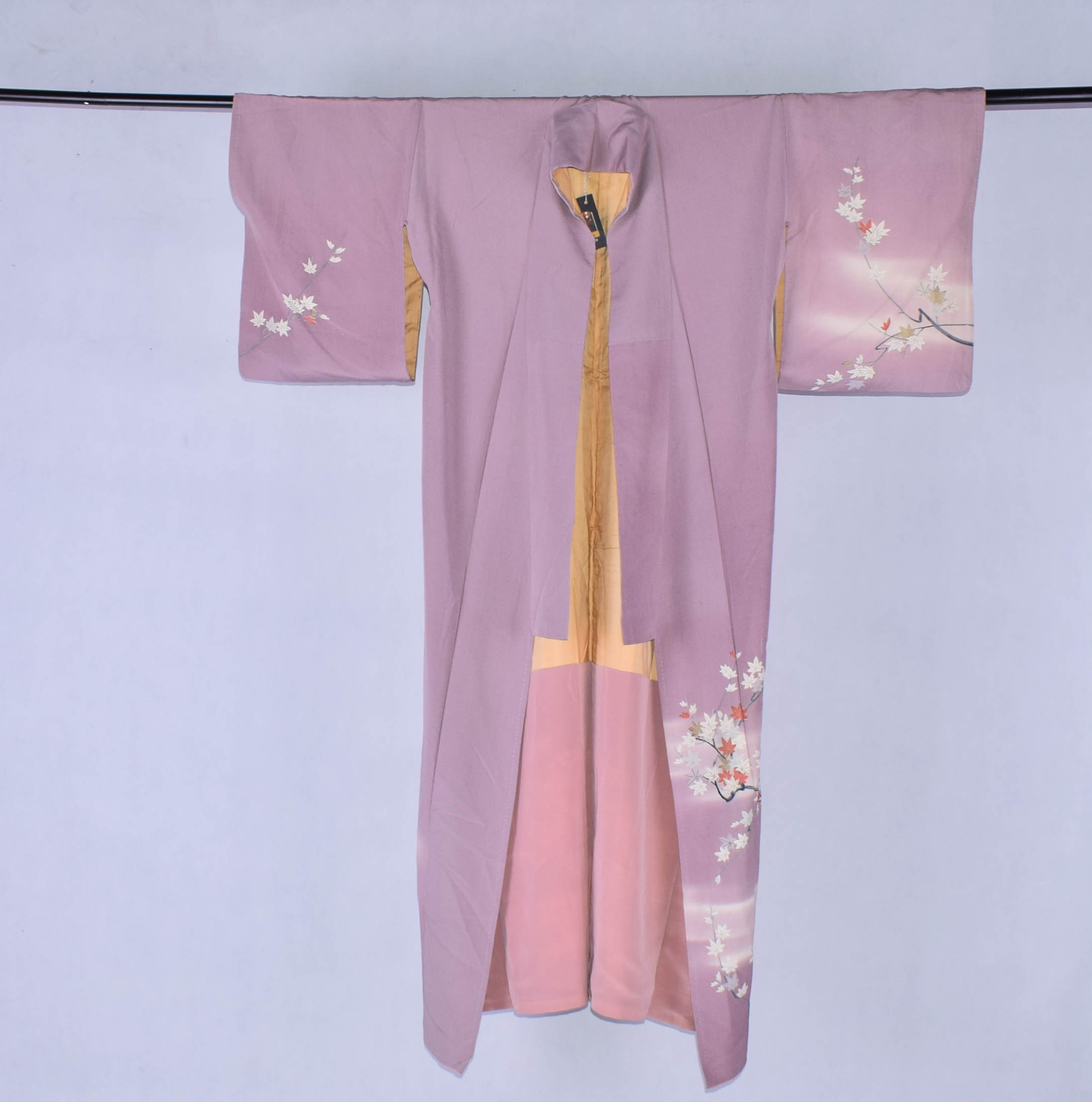 Vintage kimono Tsukesage w odcieniu shobu-iro z motywem Momiji - obrazek 2