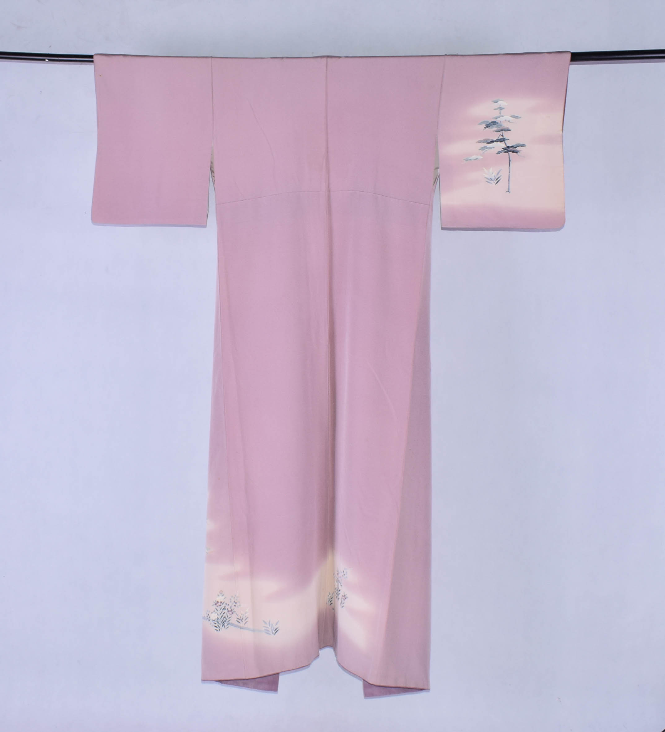 Vintage Kimono Houmongi w kolorze Botan-iro z motywem kikyo , hagi i matsu - obrazek 3
