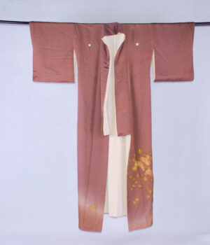 Vintage Kimono Irotomesode w kolorze Edo-cha z wyszywanym złotą nicią motywem Matsu z 5 herbami